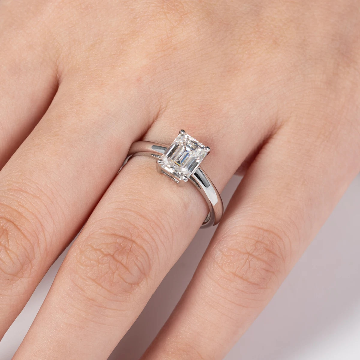 Anel Imperial Emerald Moissanite