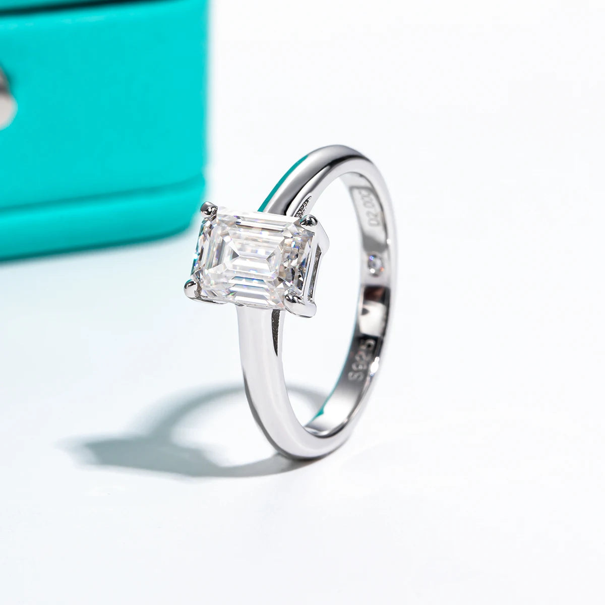 Anel Imperial Emerald Moissanite