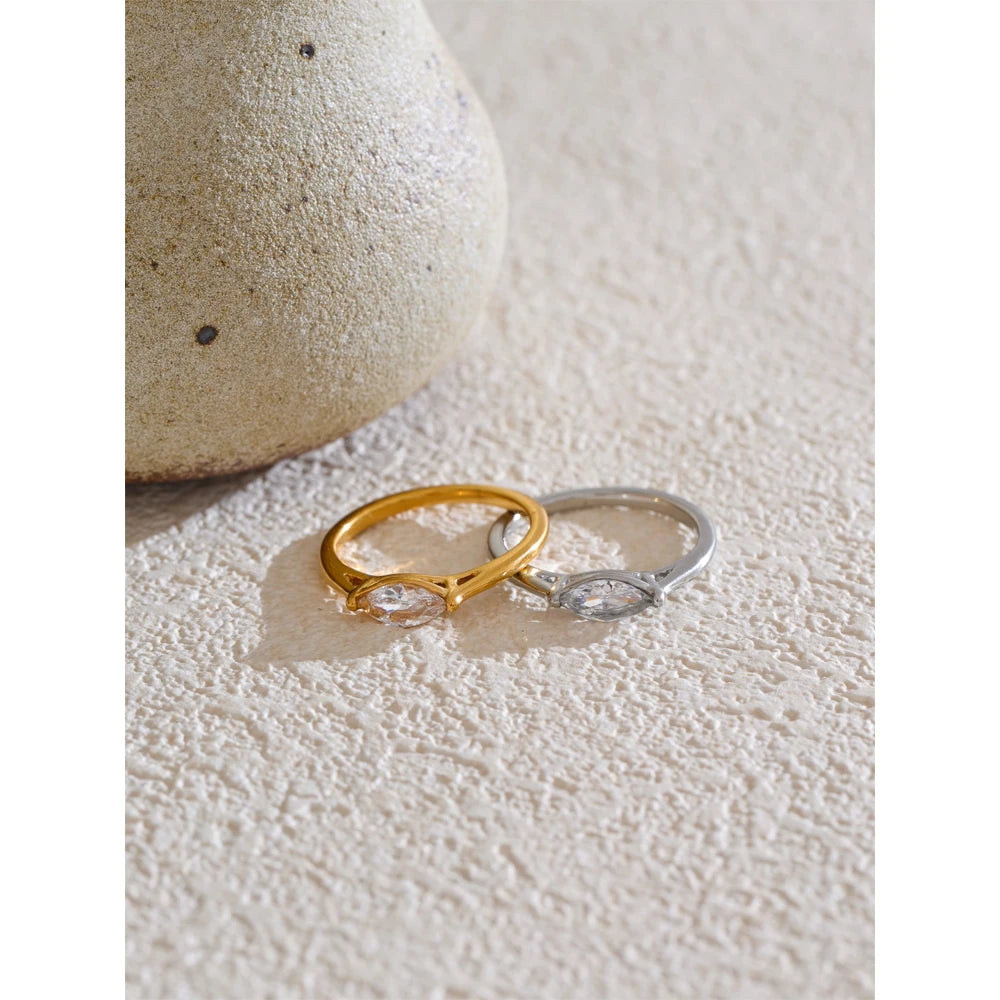 Anel Éclaire Cravejado Banhado em Ouro 18k