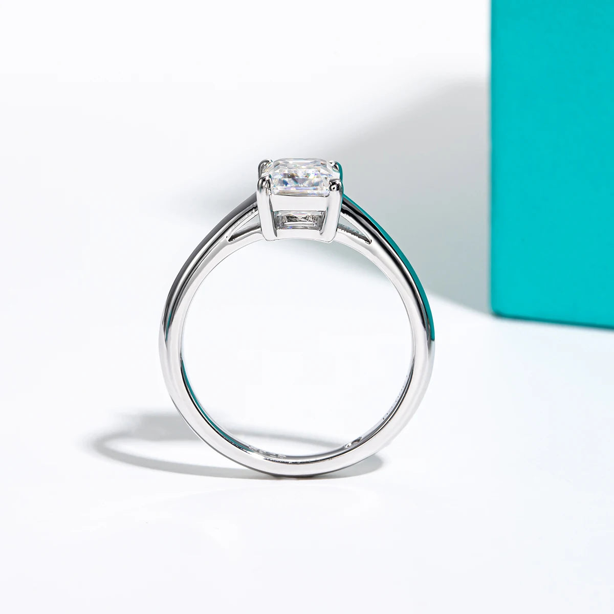 Anel Imperial Emerald Moissanite
