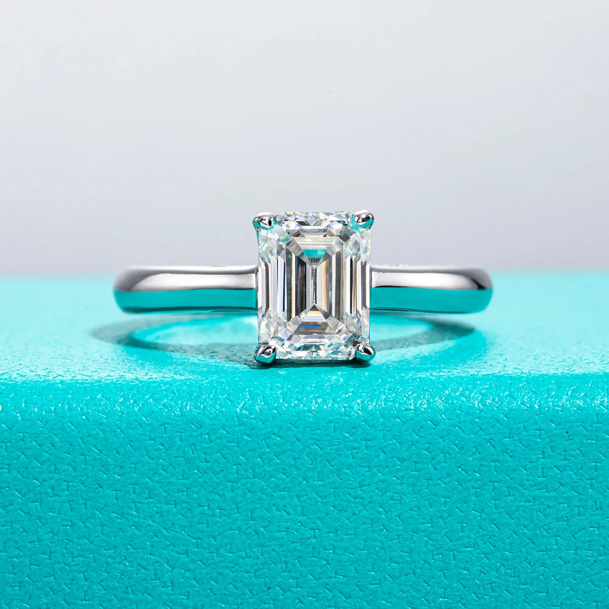 Anel Imperial Emerald Moissanite